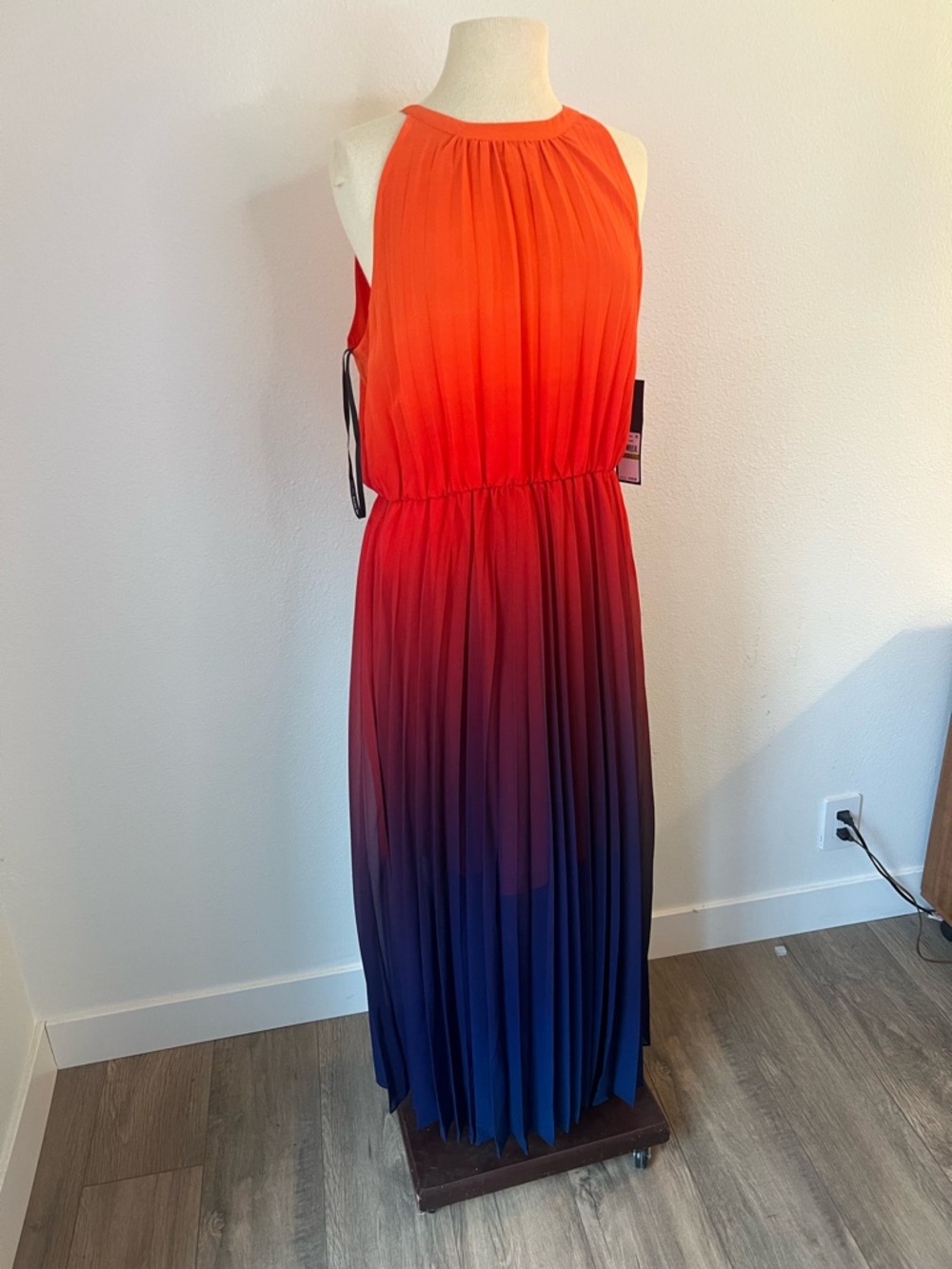 NWT Sleeveless Ombre Pleated Maxi Dress